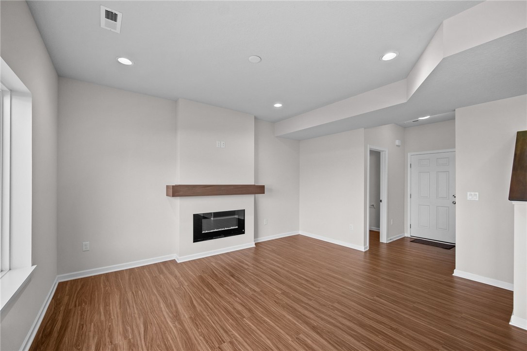 4338 Grover Woods Lane, Des Moines, Iowa image 7