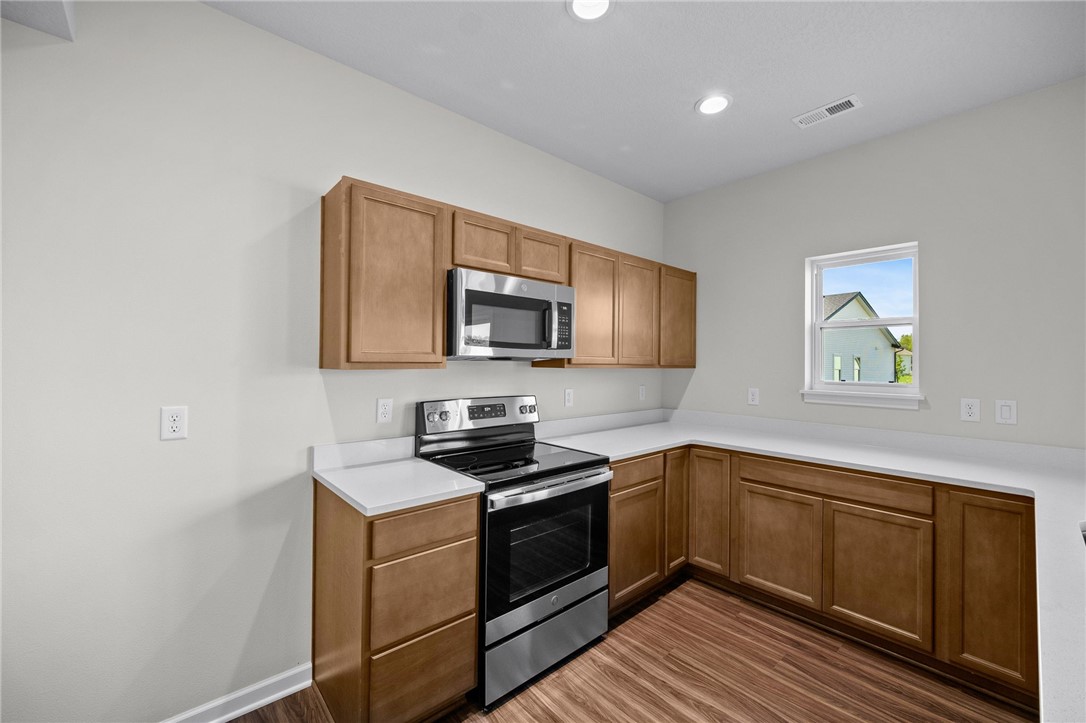4338 Grover Woods Lane, Des Moines, Iowa image 12