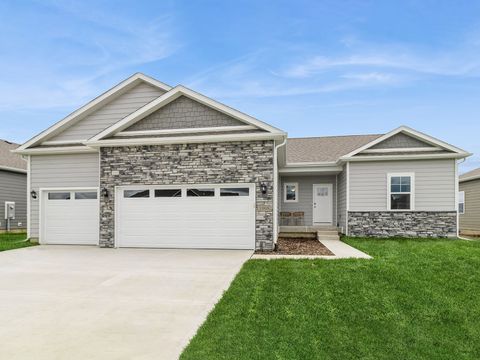 Homes For Sale - 3048 Sweetwater Drive<br/> Des Moines, IA 50320