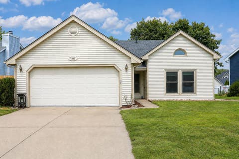 Homes For Sale - 5945 Village Circle<br/> Johnston, IA 50131
