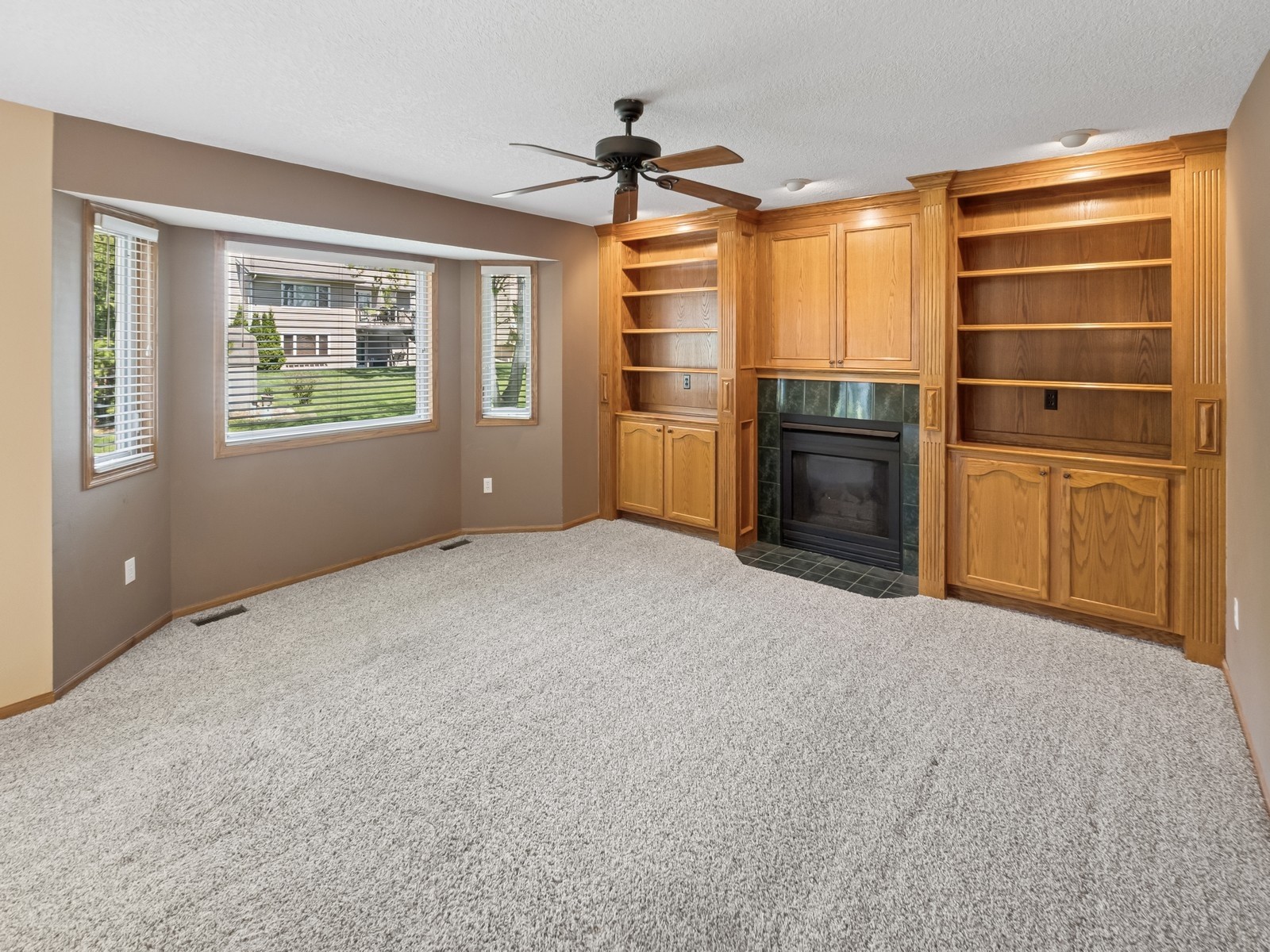 7183 Dakota Drive, West Des Moines, Iowa image 7