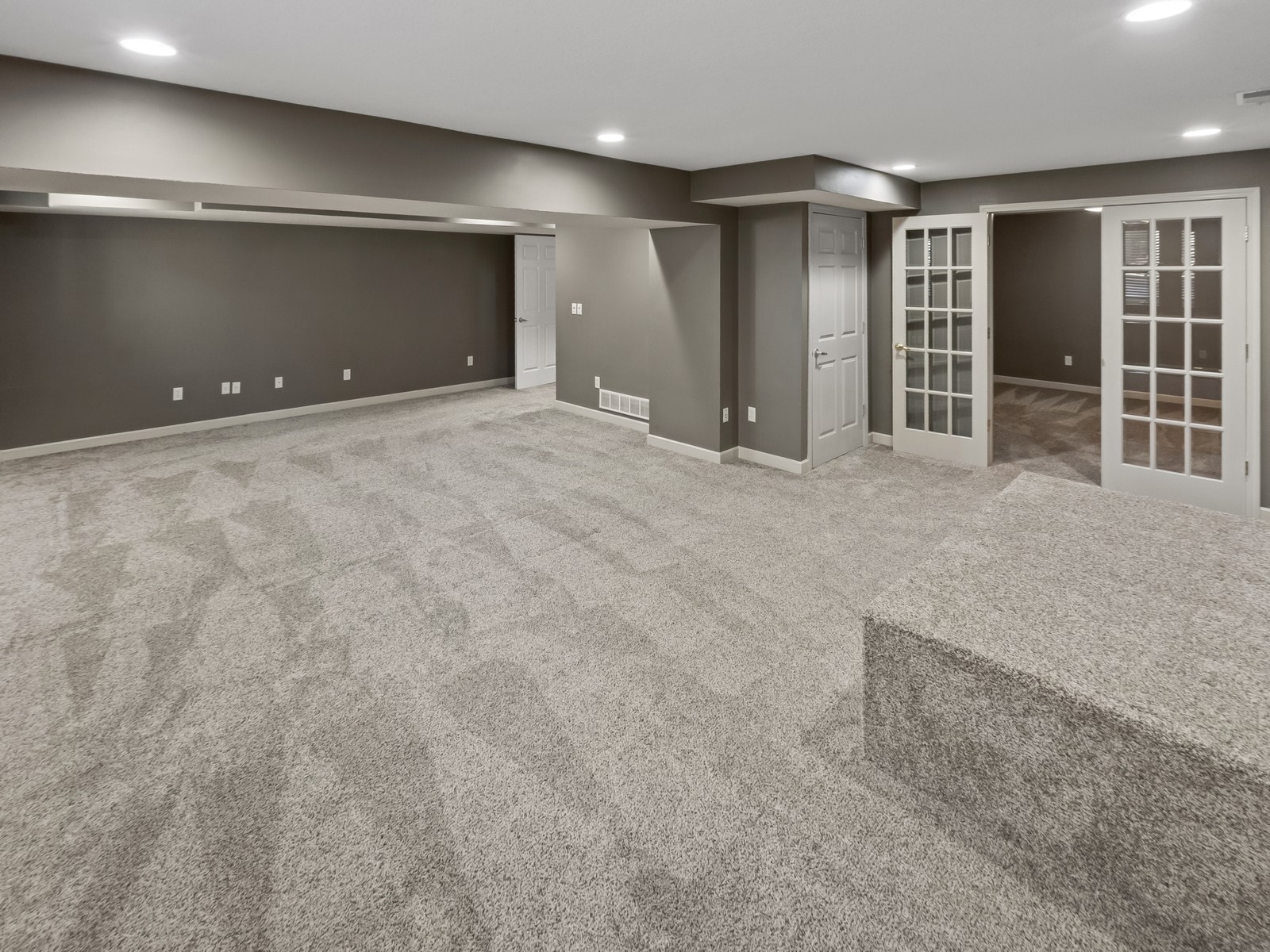7183 Dakota Drive, West Des Moines, Iowa image 21