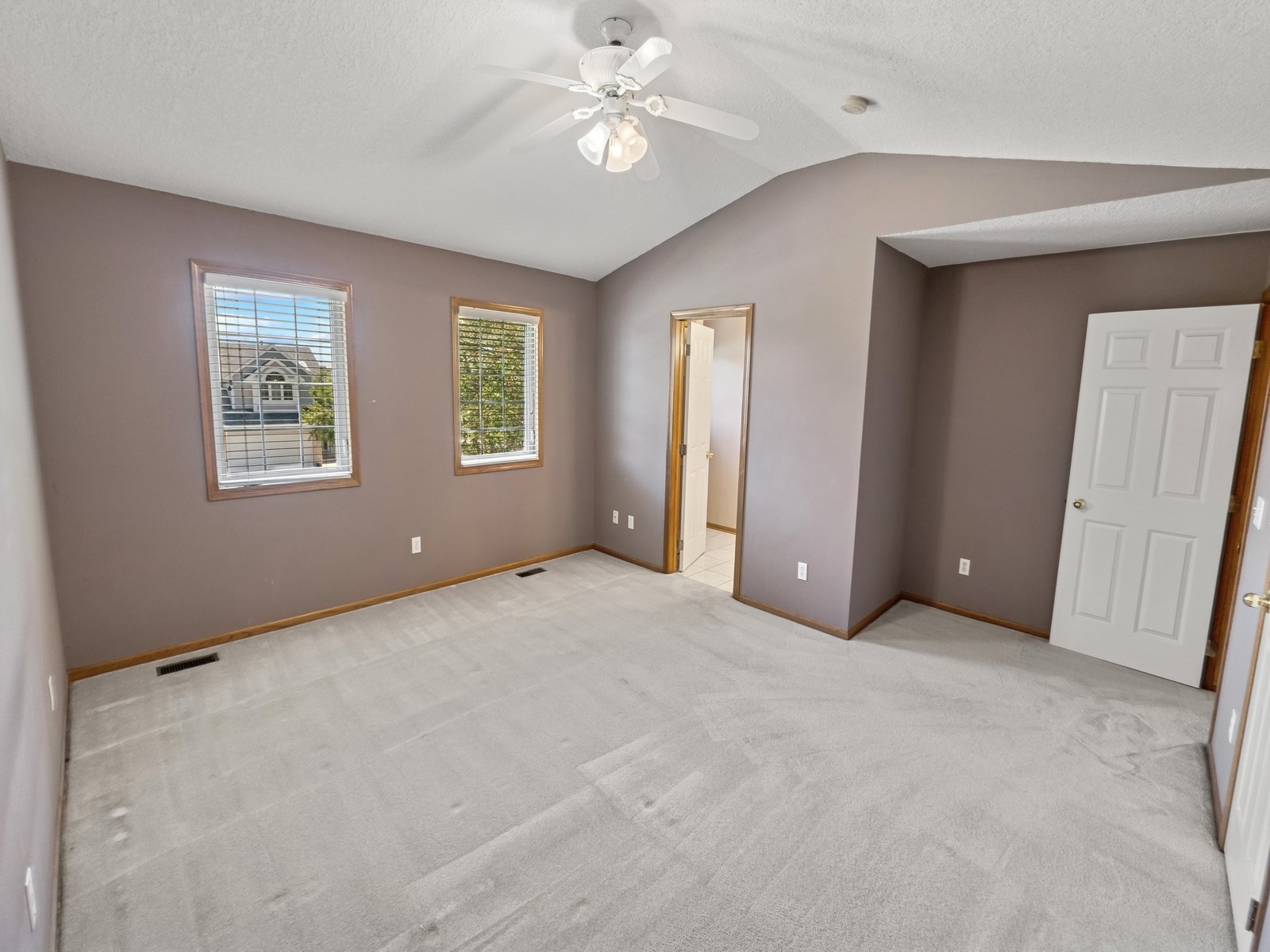 7183 Dakota Drive, West Des Moines, Iowa image 11
