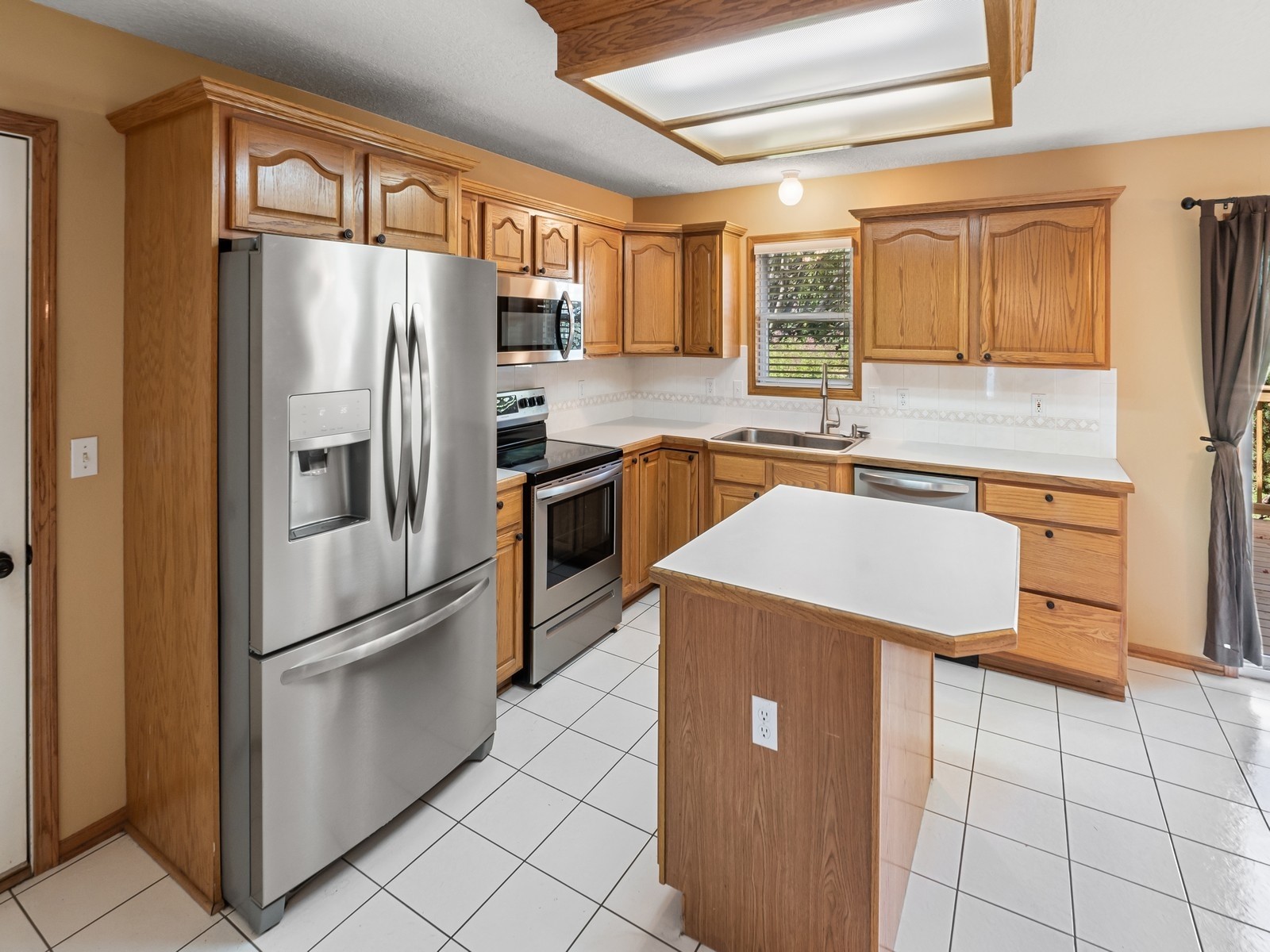 7183 Dakota Drive, West Des Moines, Iowa image 10