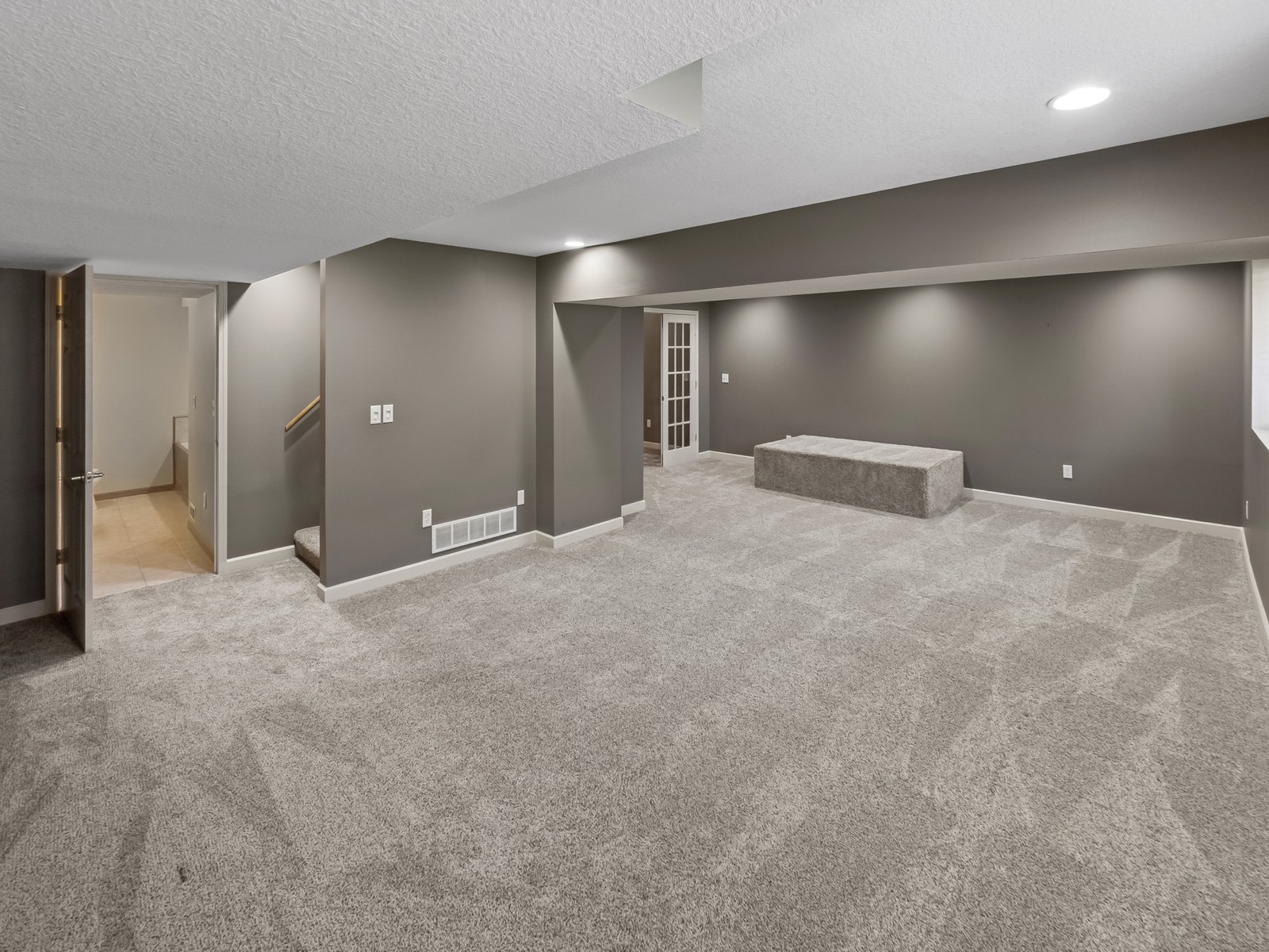 7183 Dakota Drive, West Des Moines, Iowa image 20