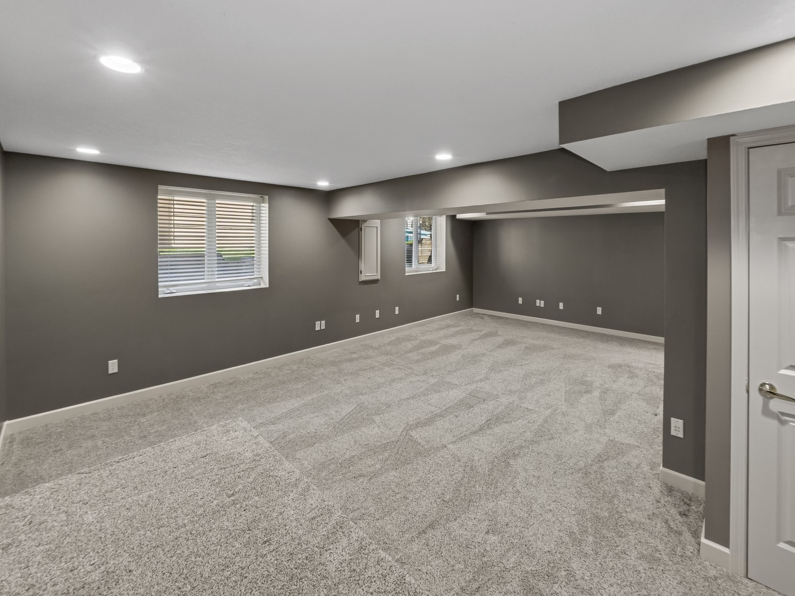 7183 Dakota Drive, West Des Moines, Iowa image 24