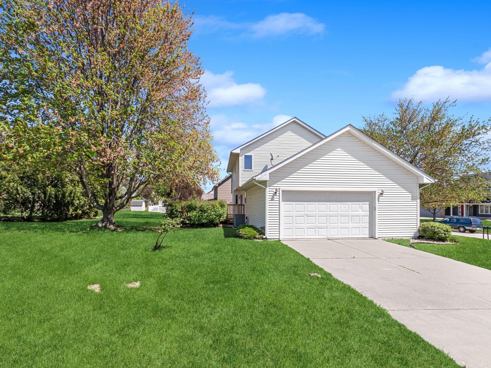 7183 Dakota Drive, West Des Moines, Iowa image 2