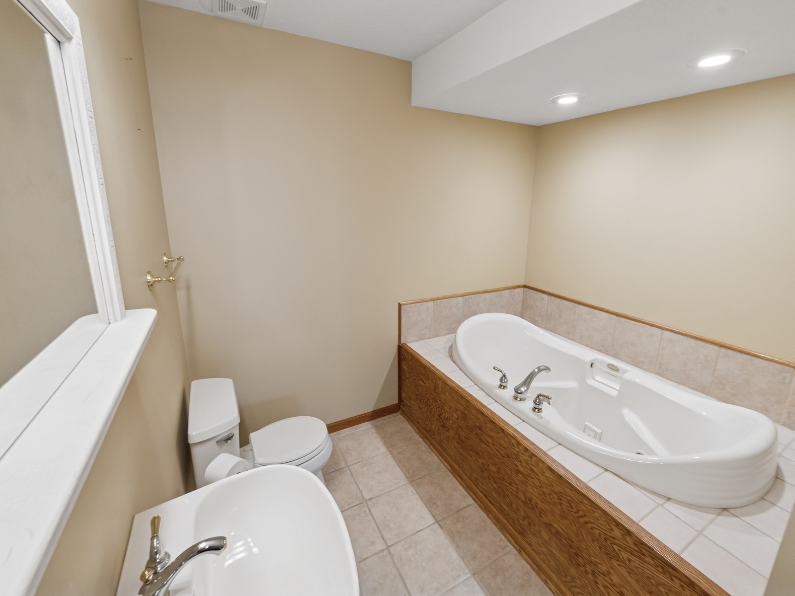 7183 Dakota Drive, West Des Moines, Iowa image 18