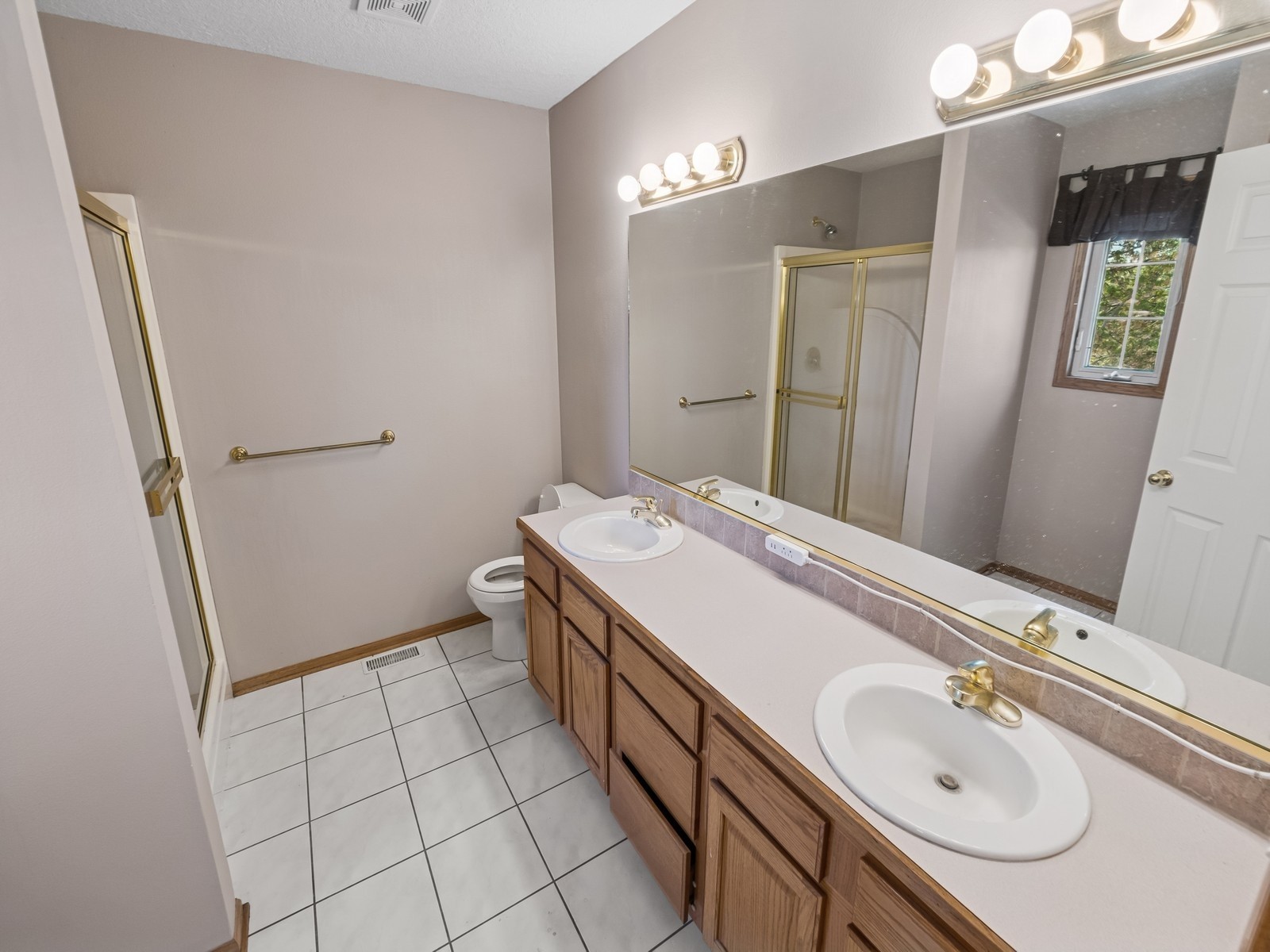 7183 Dakota Drive, West Des Moines, Iowa image 13