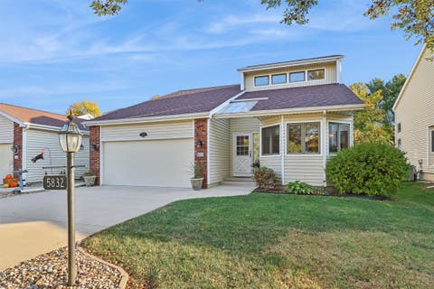 Condo For Sale - 5832 Vista Drive<br/> West Des Moines, IA 50266