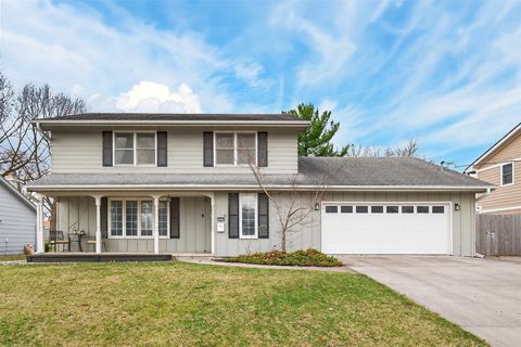 Homes For Sale - 2000 47th Street<br/> Des Moines, IA 50310