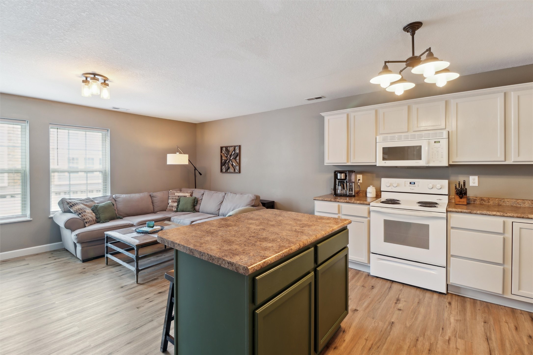 325 NE Sandalwood Drive, Waukee, Iowa image 6