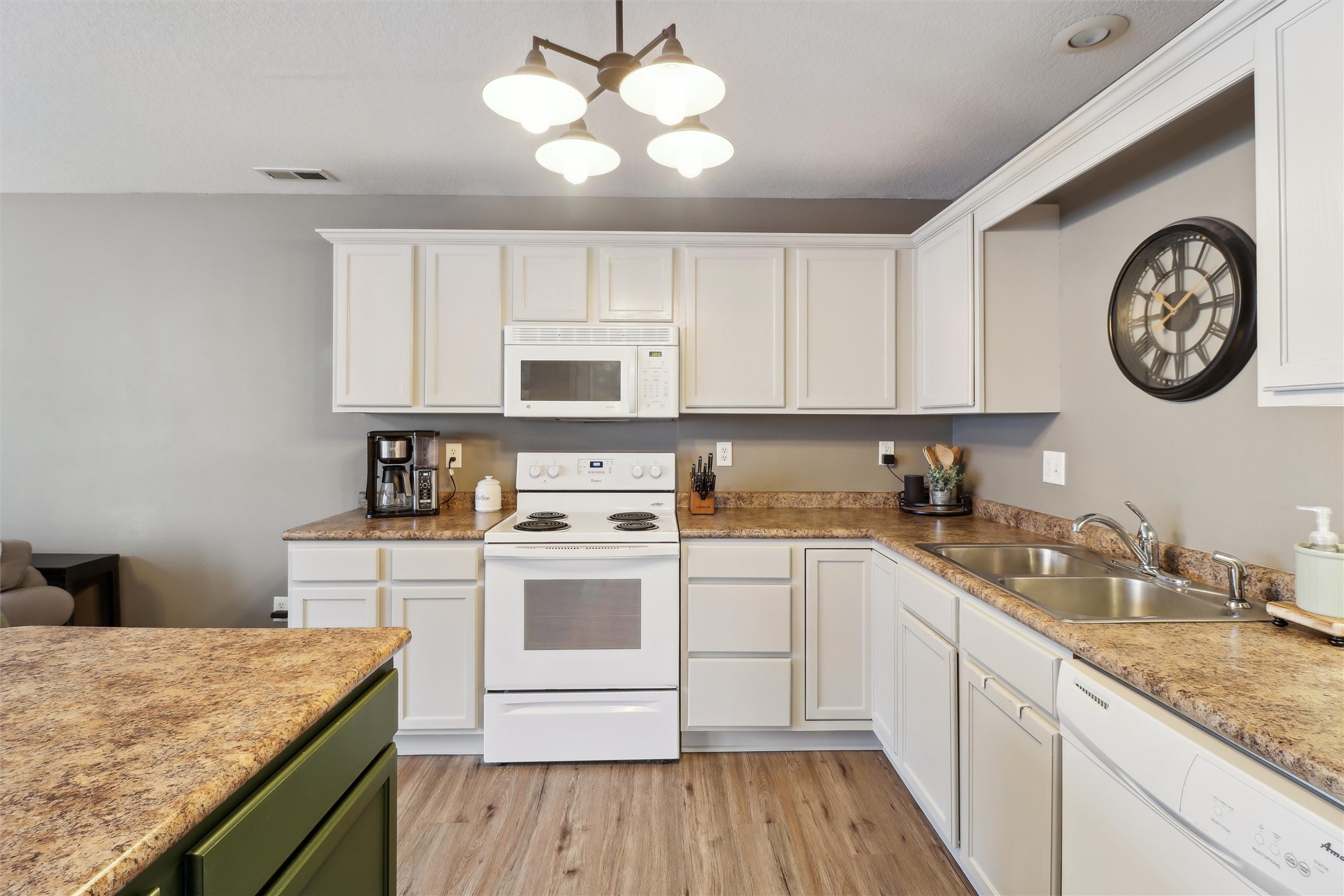 325 NE Sandalwood Drive, Waukee, Iowa image 9