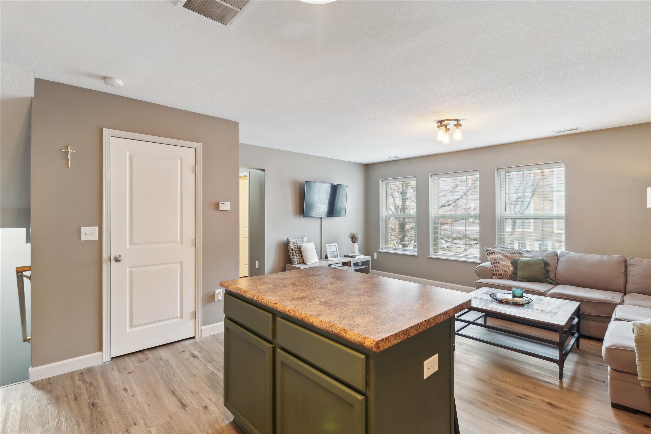 325 NE Sandalwood Drive, Waukee, Iowa image 7