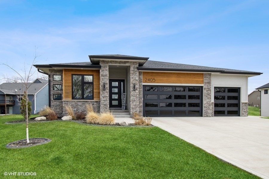 2405 NE Little Beaver Drive, Grimes, Iowa image 1