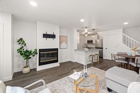 Condo For Sale - 2247 Grand Avenue #7<br/> West Des Moines, IA 50265