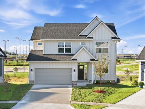 Homes For Sale - 465 NW Independence Circle<br/> Waukee, IA 50263