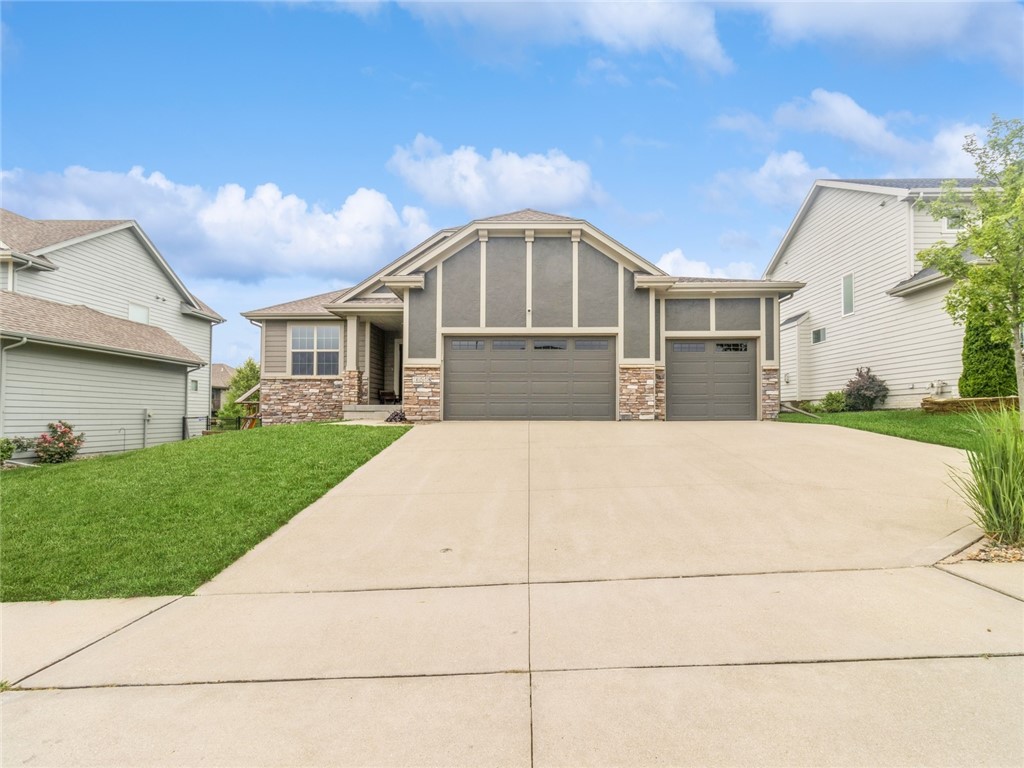 16548 Horton Drive, Clive, Iowa image 1