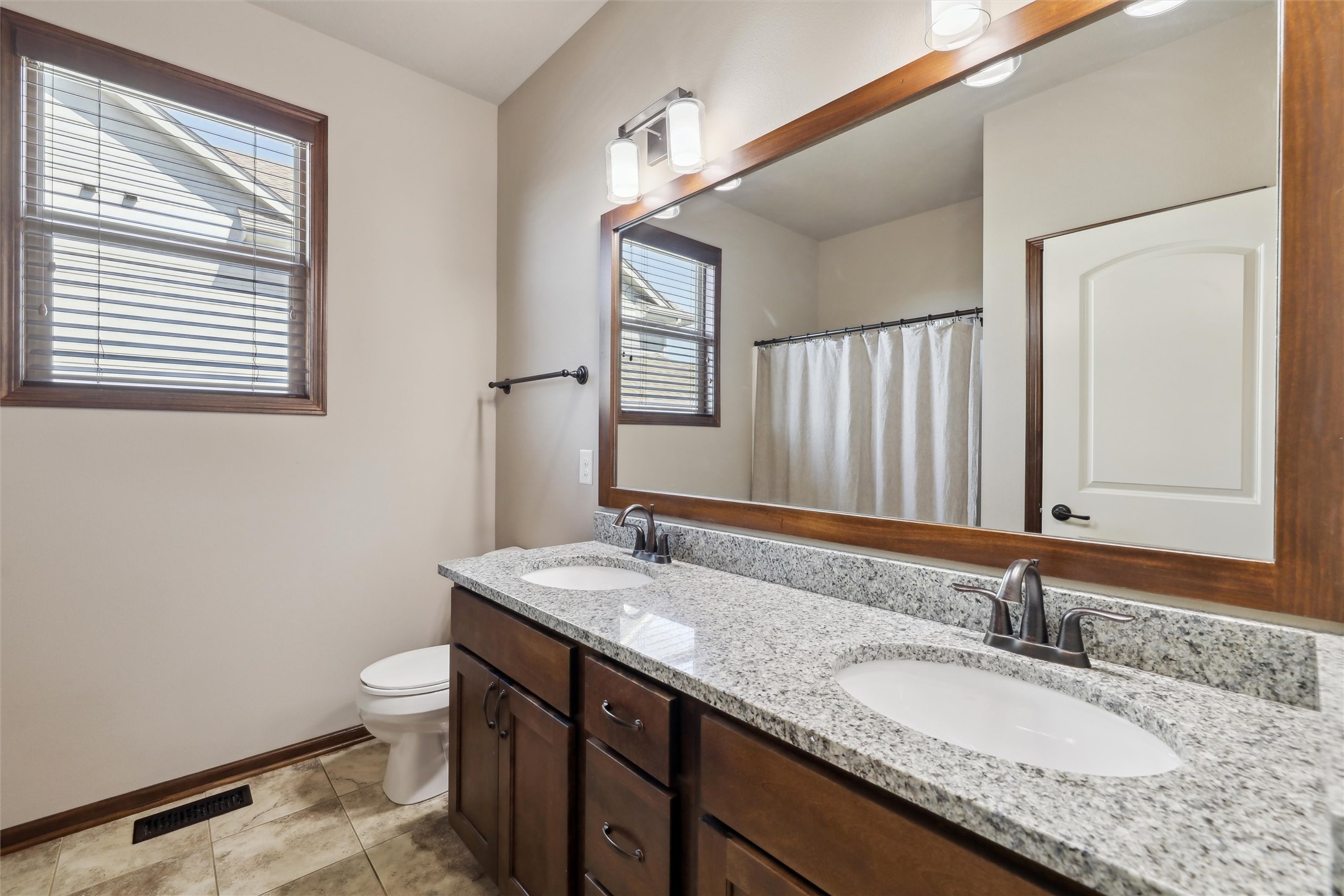 16548 Horton Drive, Clive, Iowa image 15