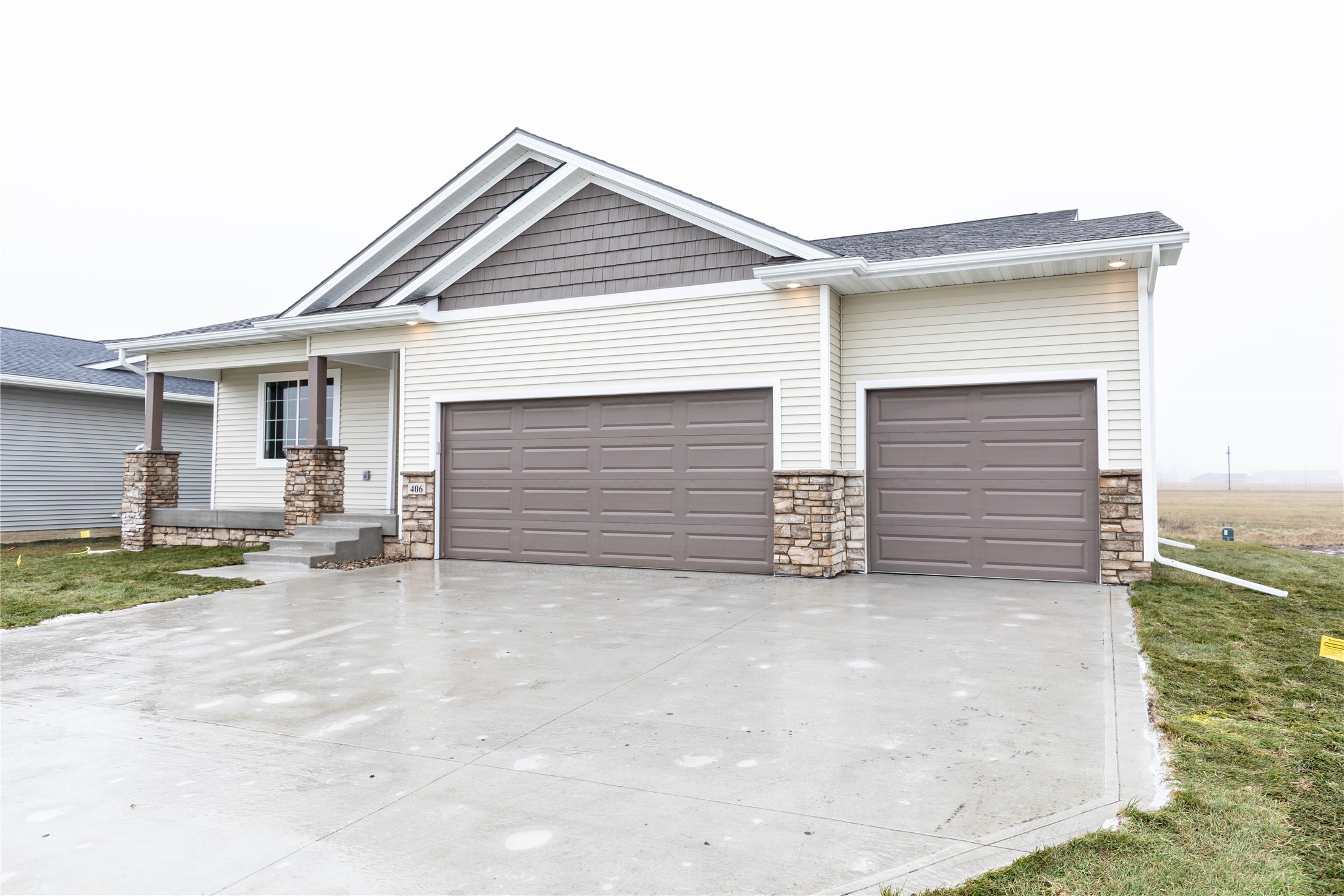 406 NE Madison Avenue, Elkhart, Iowa image 1