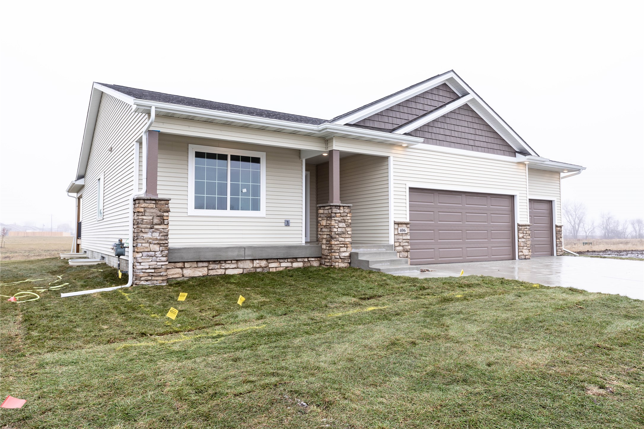 406 NE Madison Avenue, Elkhart, Iowa image 2