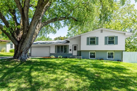 Homes For Sale - 5107 SW 16th Place<br/> Des Moines, IA 50315