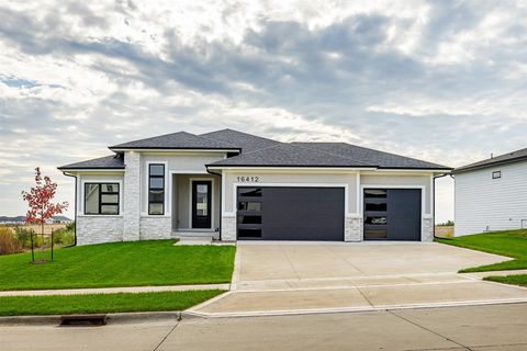 16412 N Valley Drive Urbandale IA 50111