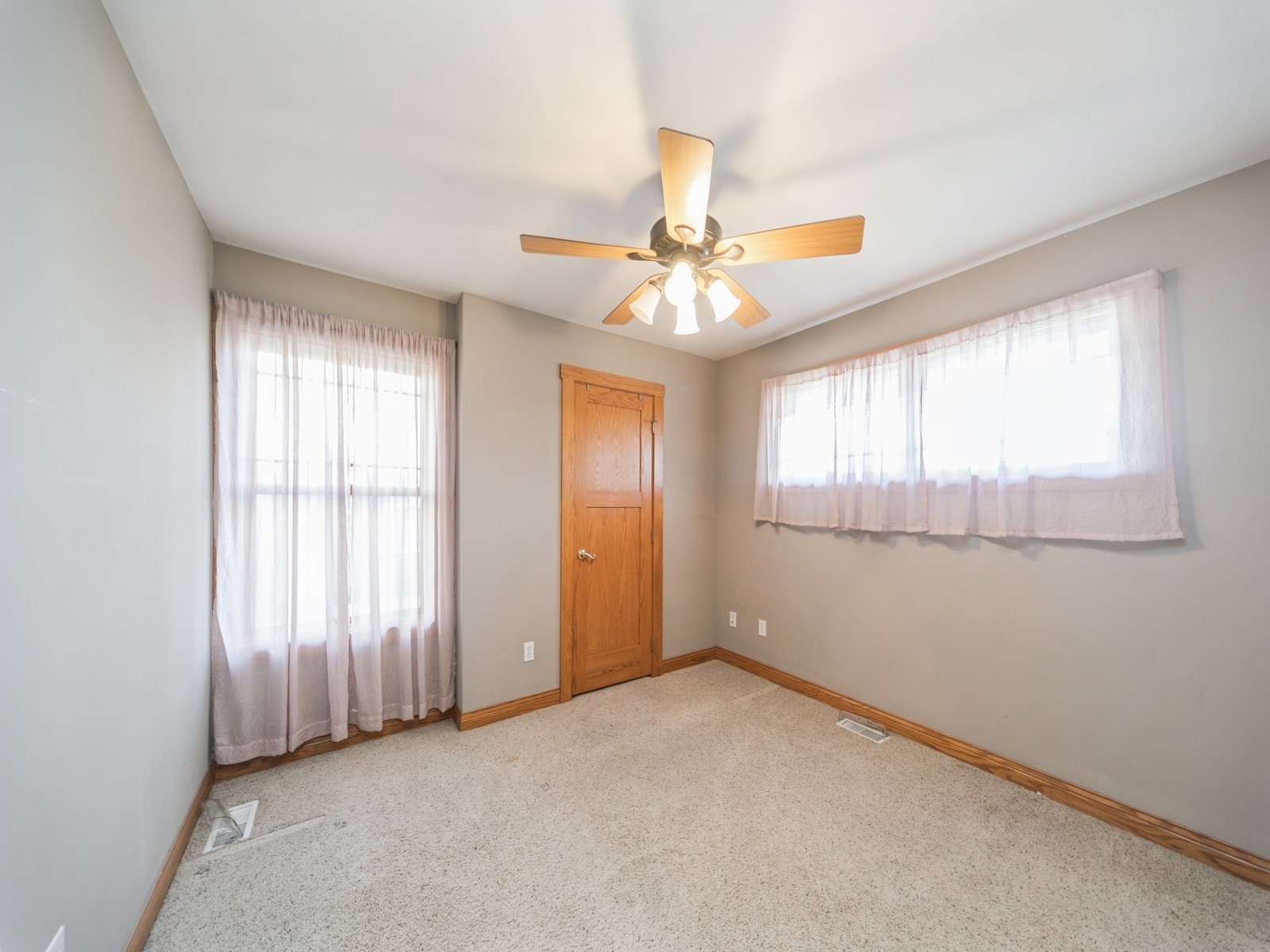 8402 Long Meadow Lane, Johnston, Iowa image 14