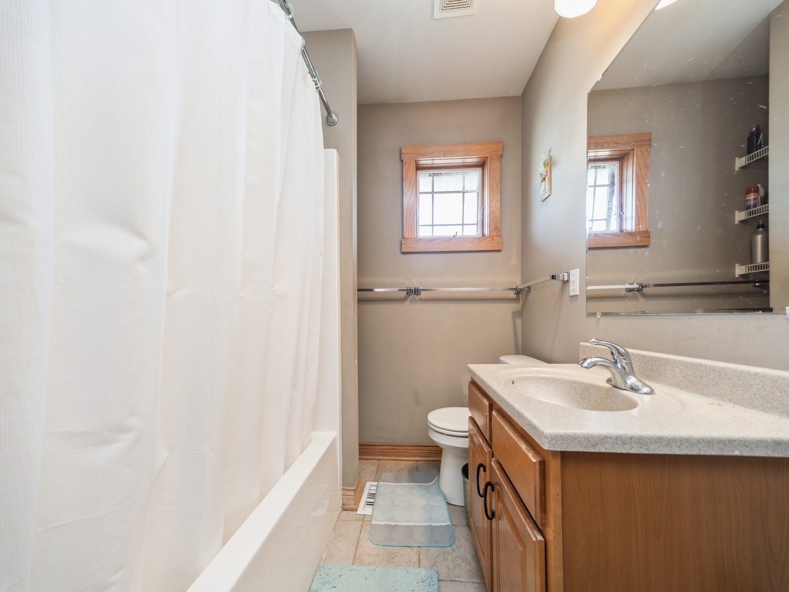 8402 Long Meadow Lane, Johnston, Iowa image 16