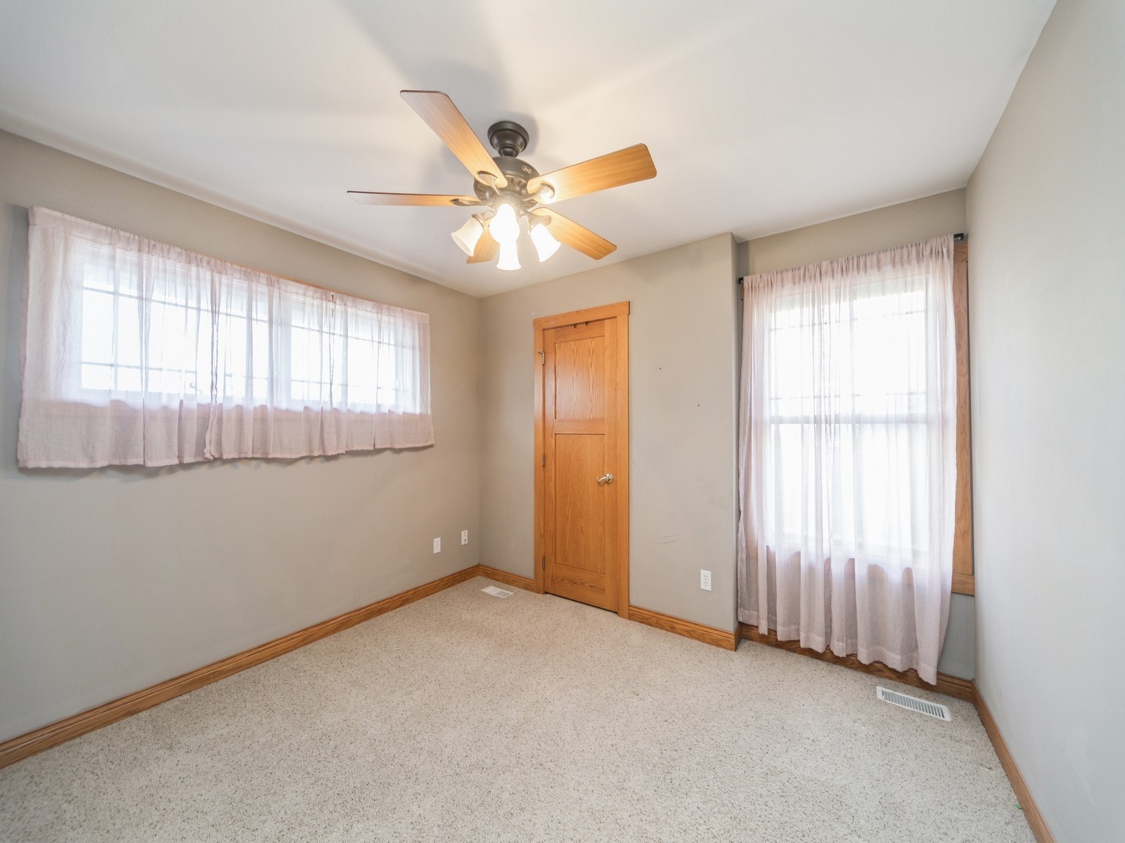 8402 Long Meadow Lane, Johnston, Iowa image 12