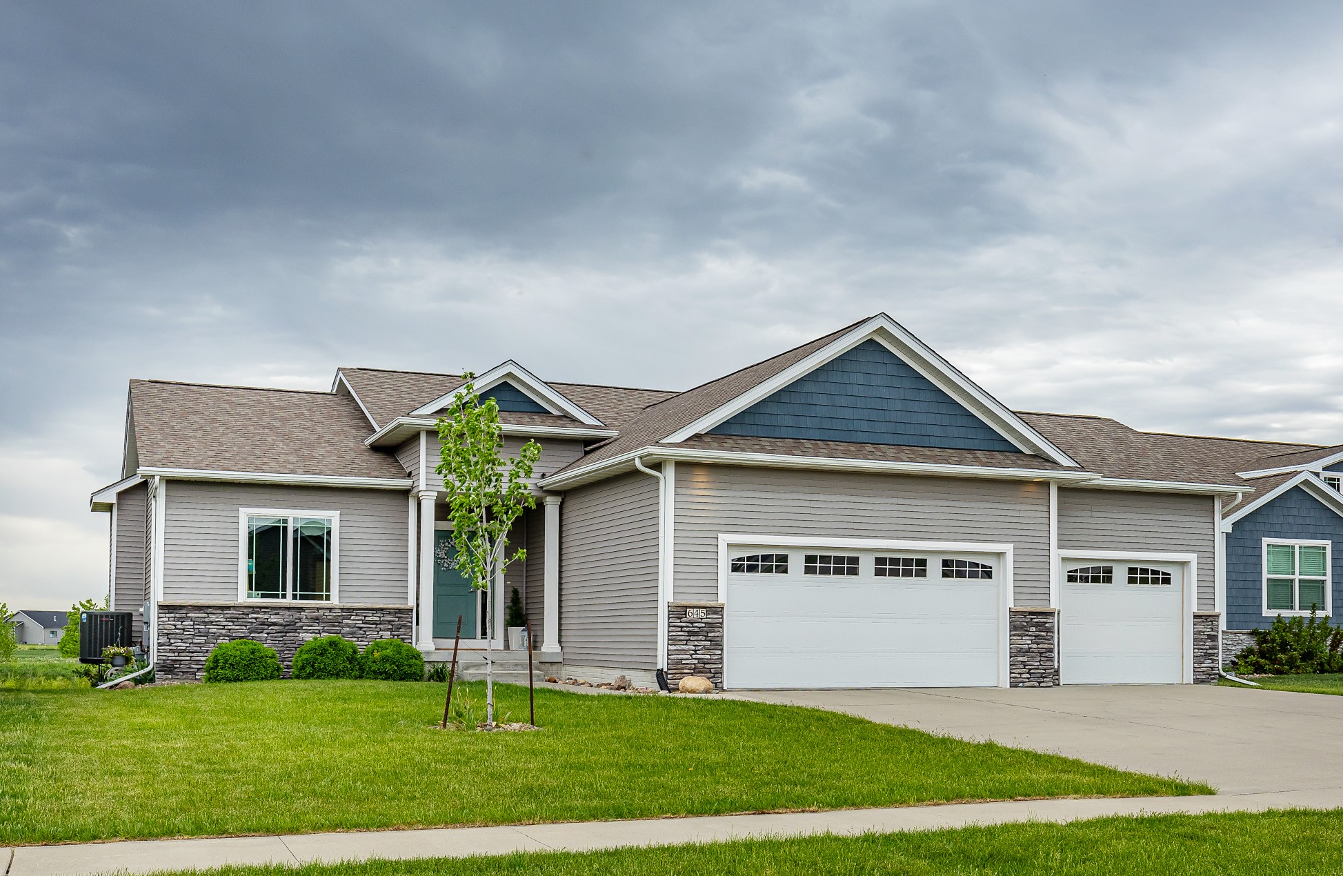 645 Mallard Point Drive, Bondurant, Iowa image 2