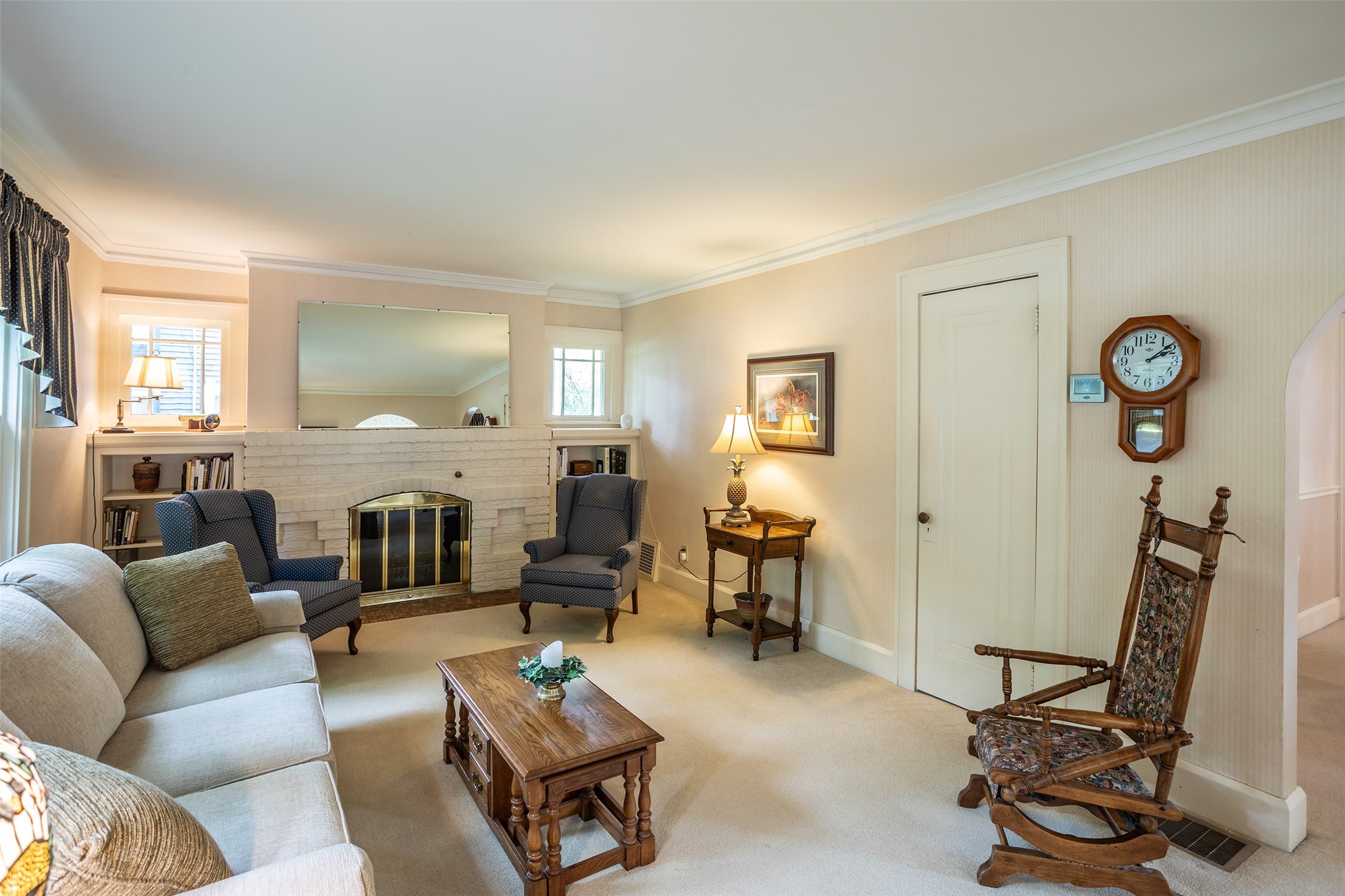5841 Waterbury Circle, Des Moines, Iowa image 4