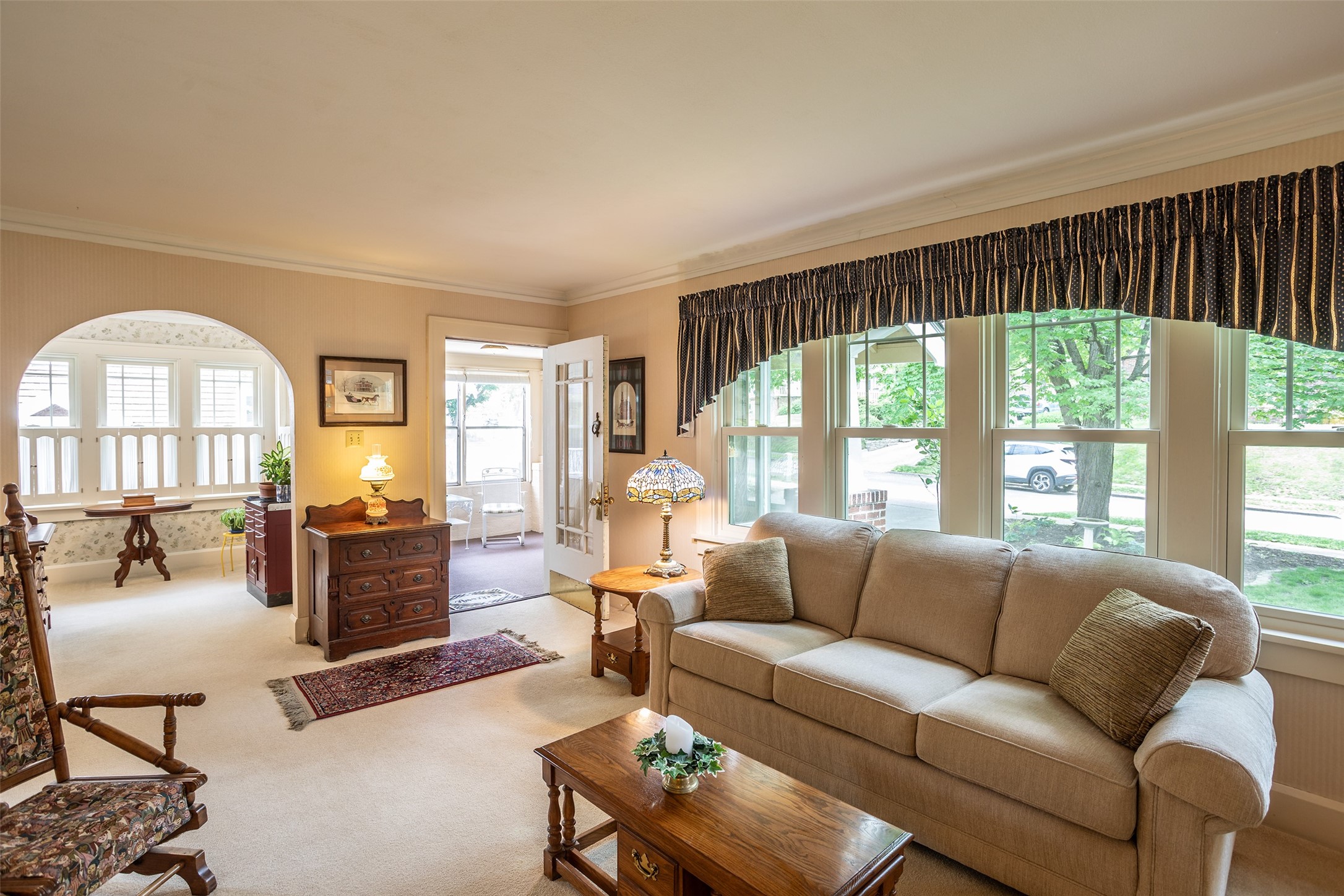 5841 Waterbury Circle, Des Moines, Iowa image 5