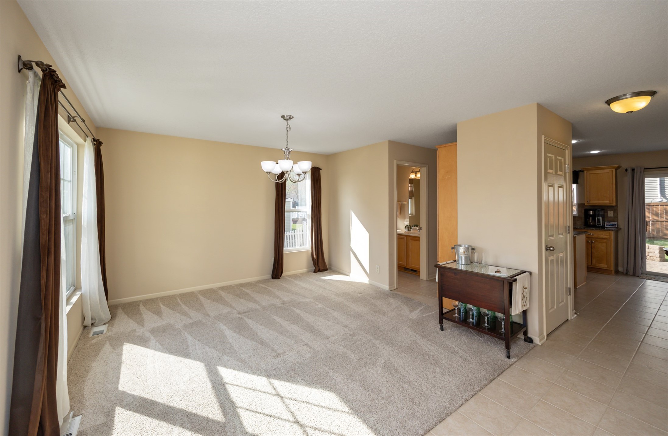 9128 Cowden Drive, Johnston, Iowa image 13