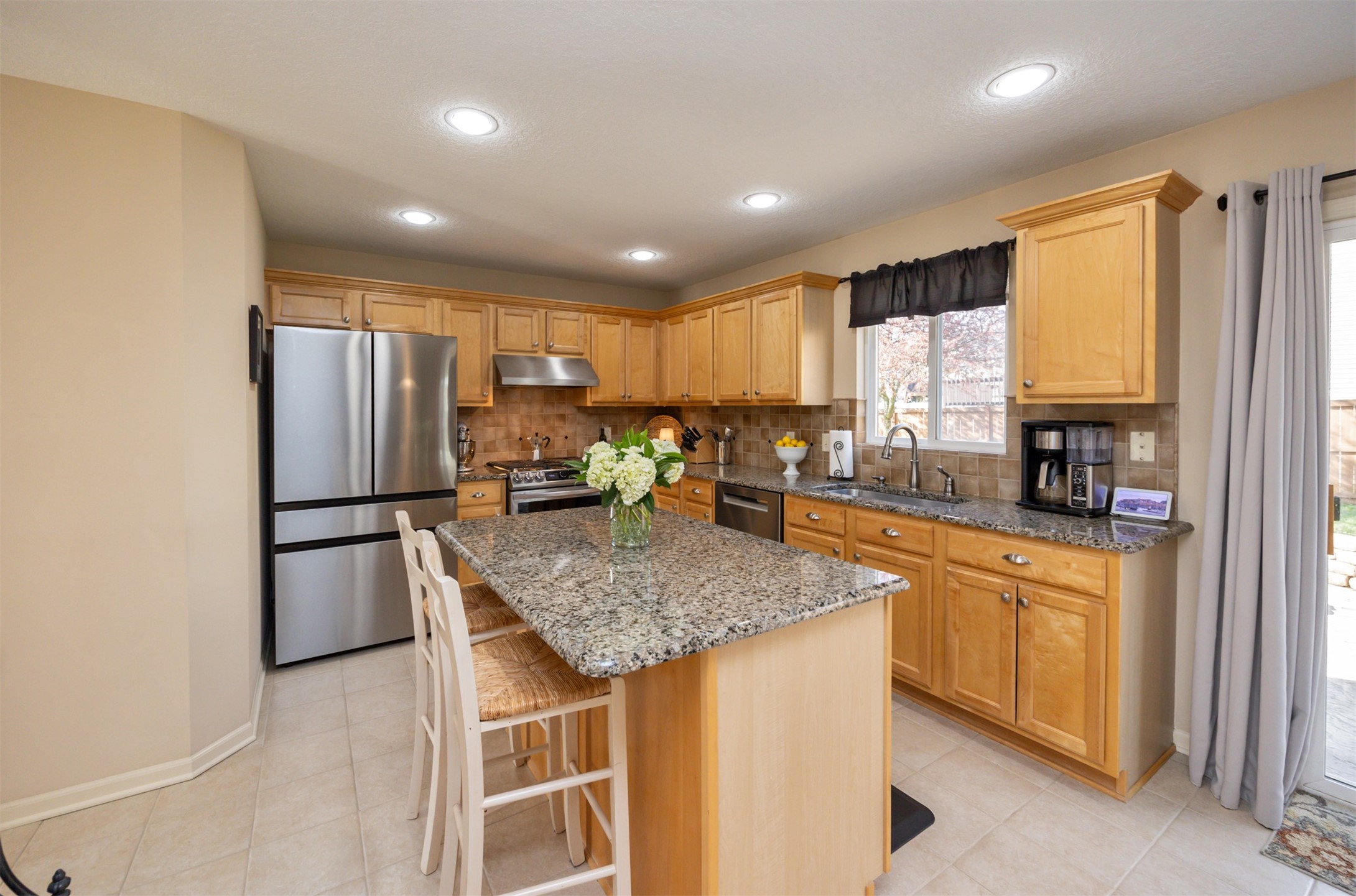 9128 Cowden Drive, Johnston, Iowa image 6