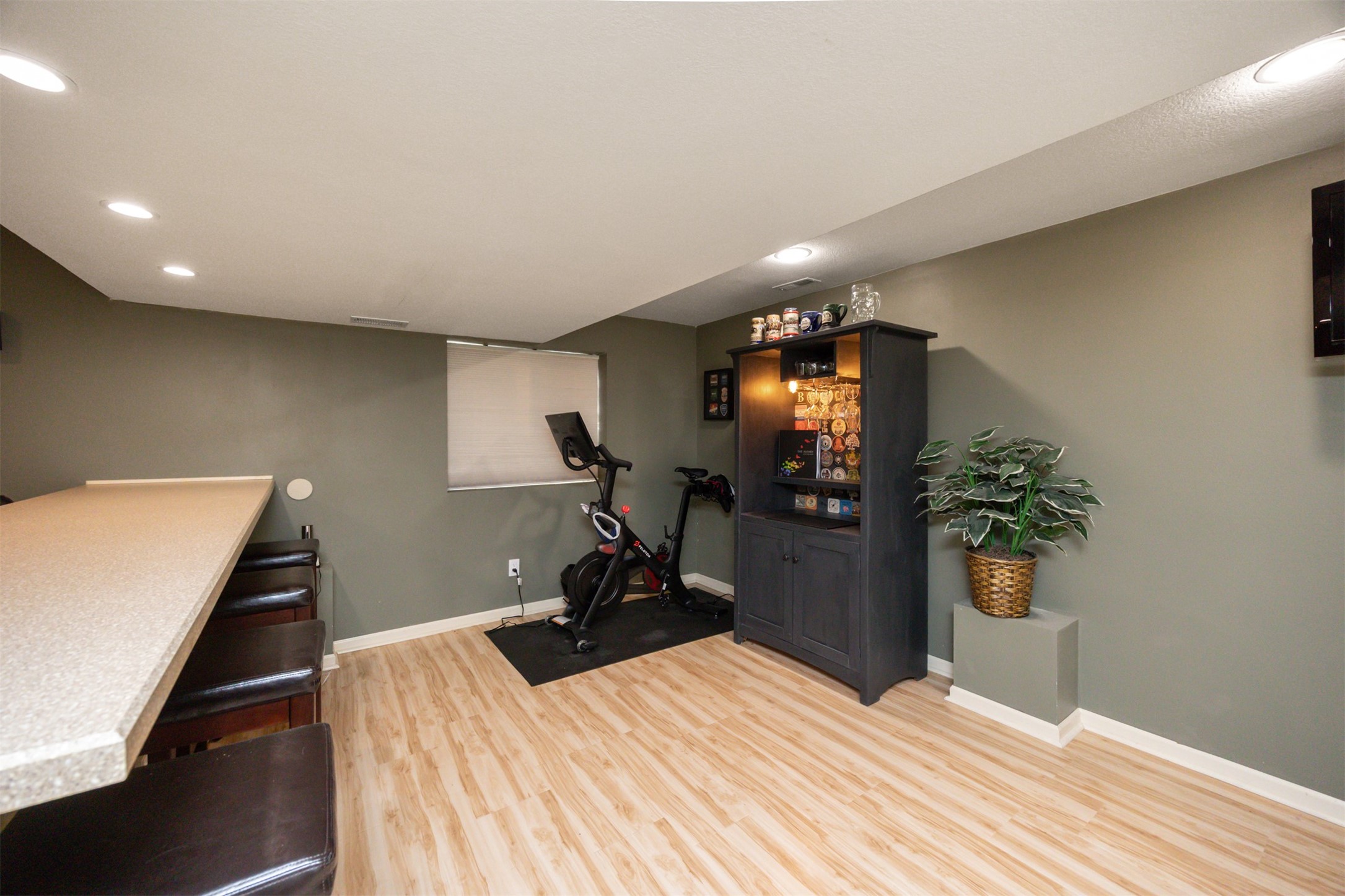 9128 Cowden Drive, Johnston, Iowa image 28