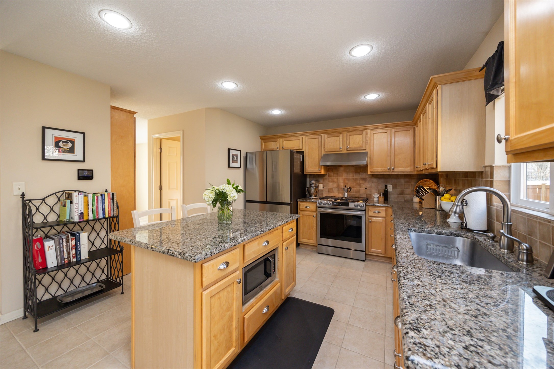 9128 Cowden Drive, Johnston, Iowa image 3