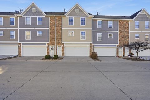 Condo For Sale - 1165 Oak Creek Drive<br/> Pleasant Hill, IA 50327