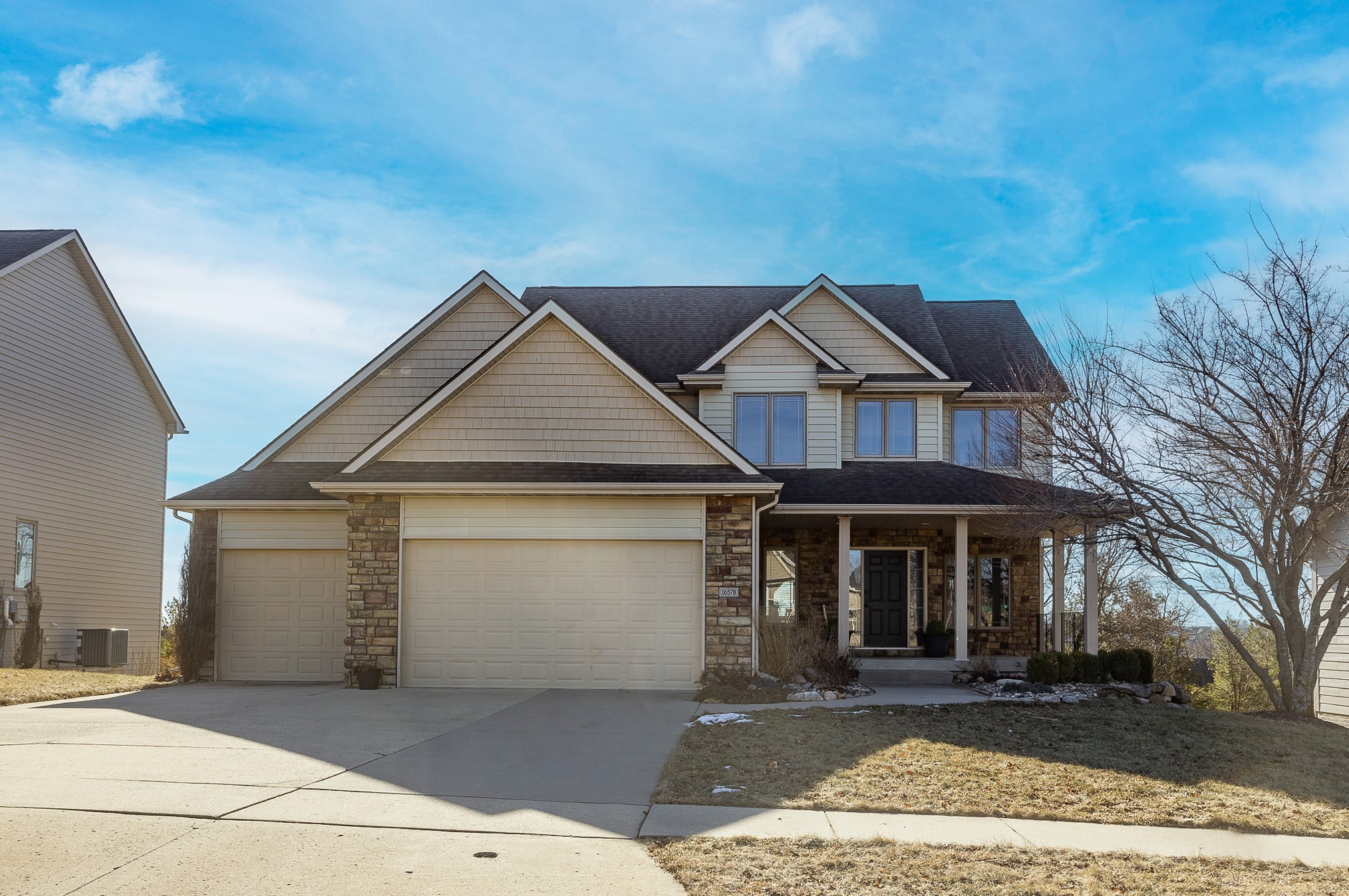 16578 Tanglewood Drive, Clive, Iowa image 1