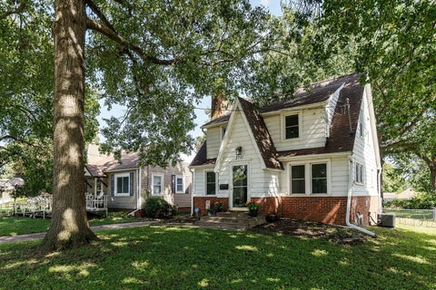 Homes For Sale - 3711 Glover Avenue<br/> Des Moines, IA 50315