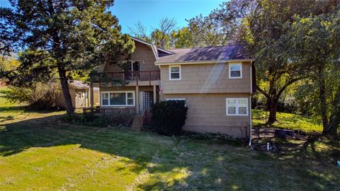 Homes For Sale - 2002 E Main Street<br/> Marion County, Knoxville, IA 50138