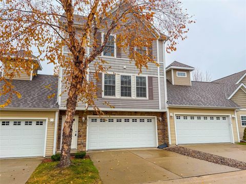 Condo For Sale - 4316 153rd Street<br/> Urbandale, IA 50323