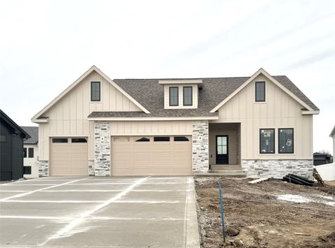 265 NW CopperLeaff Court Waukee IA 50263