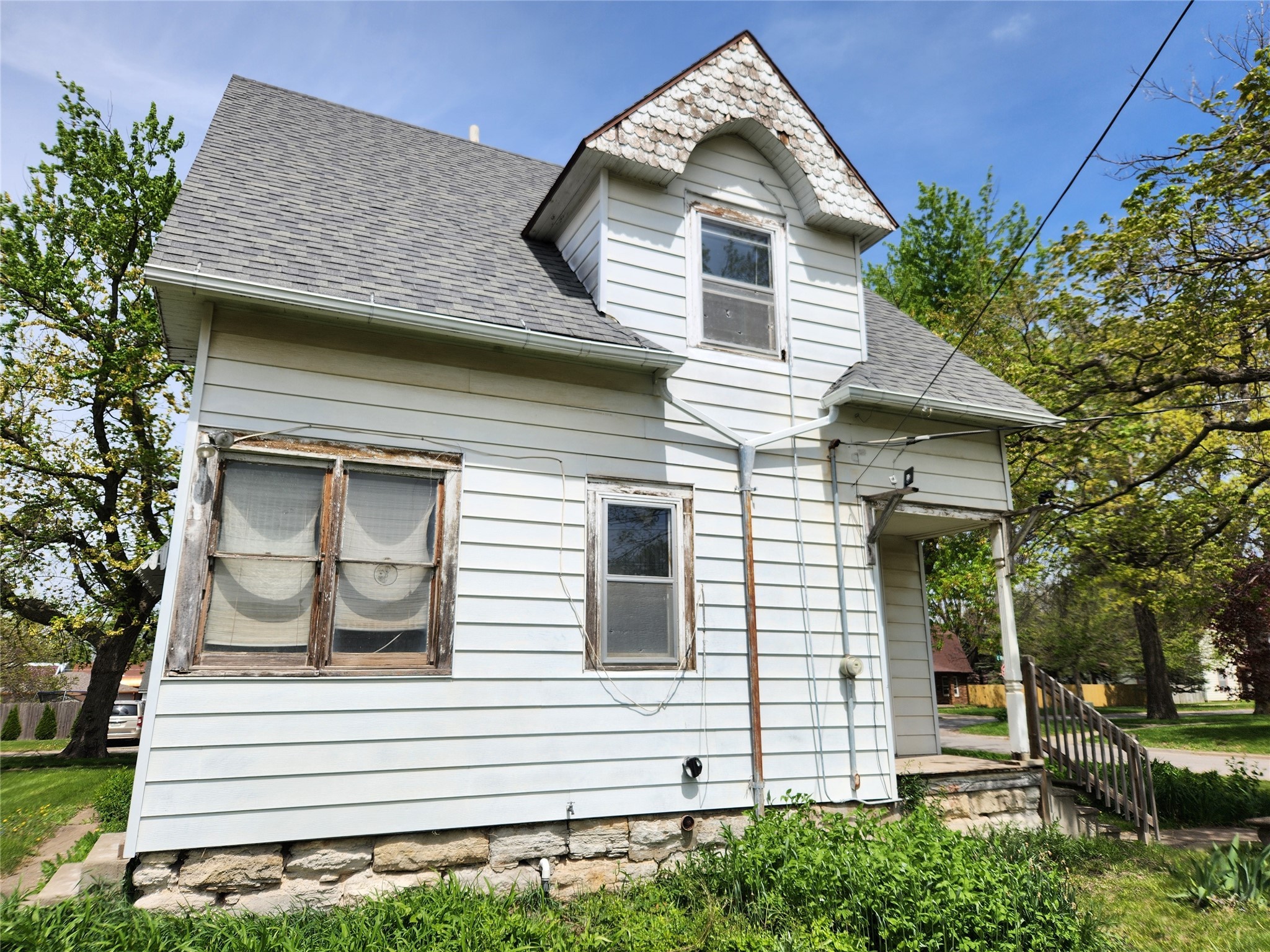 414 E Robinson Street, Knoxville, Iowa image 3