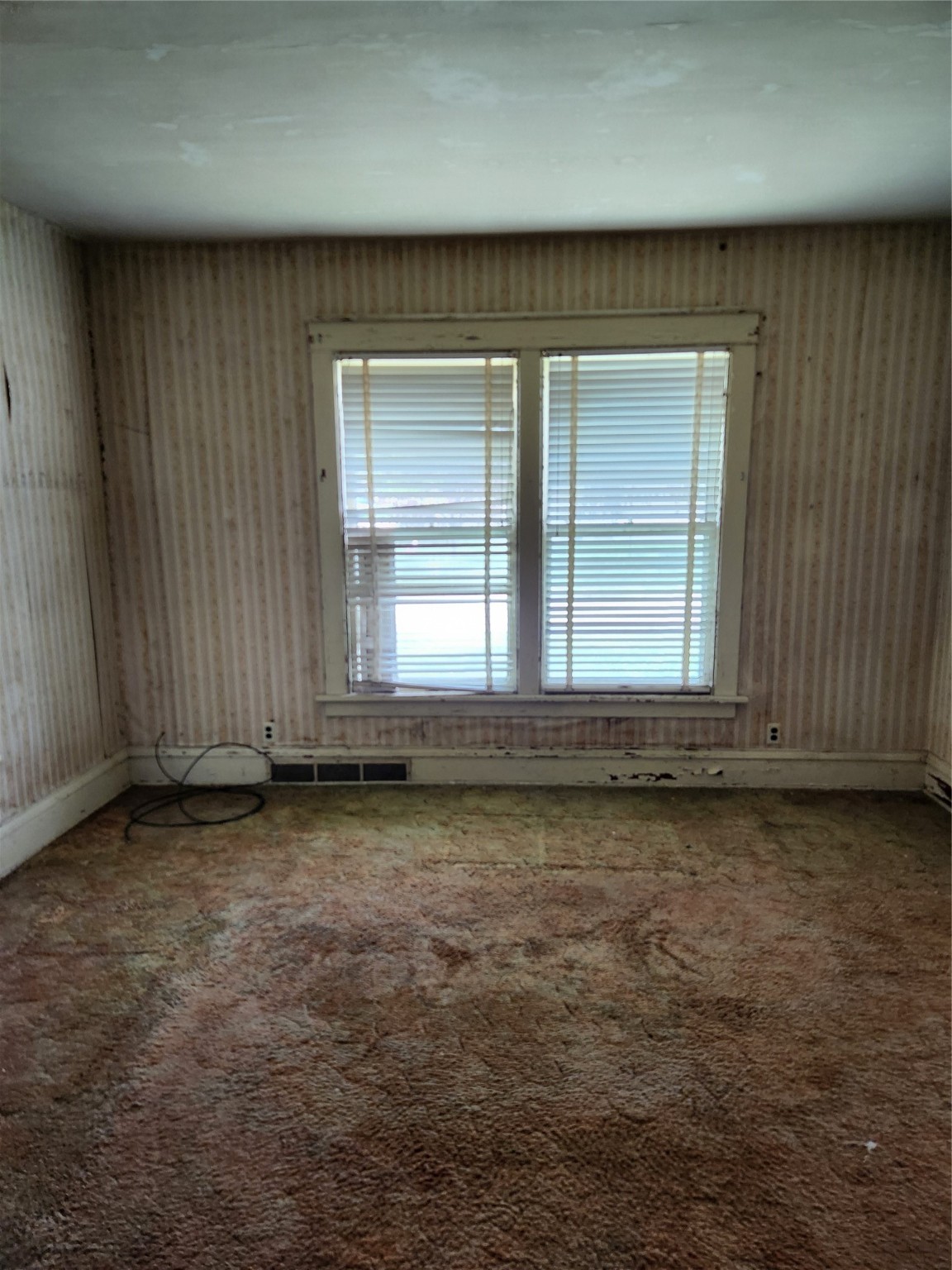 414 E Robinson Street, Knoxville, Iowa image 5