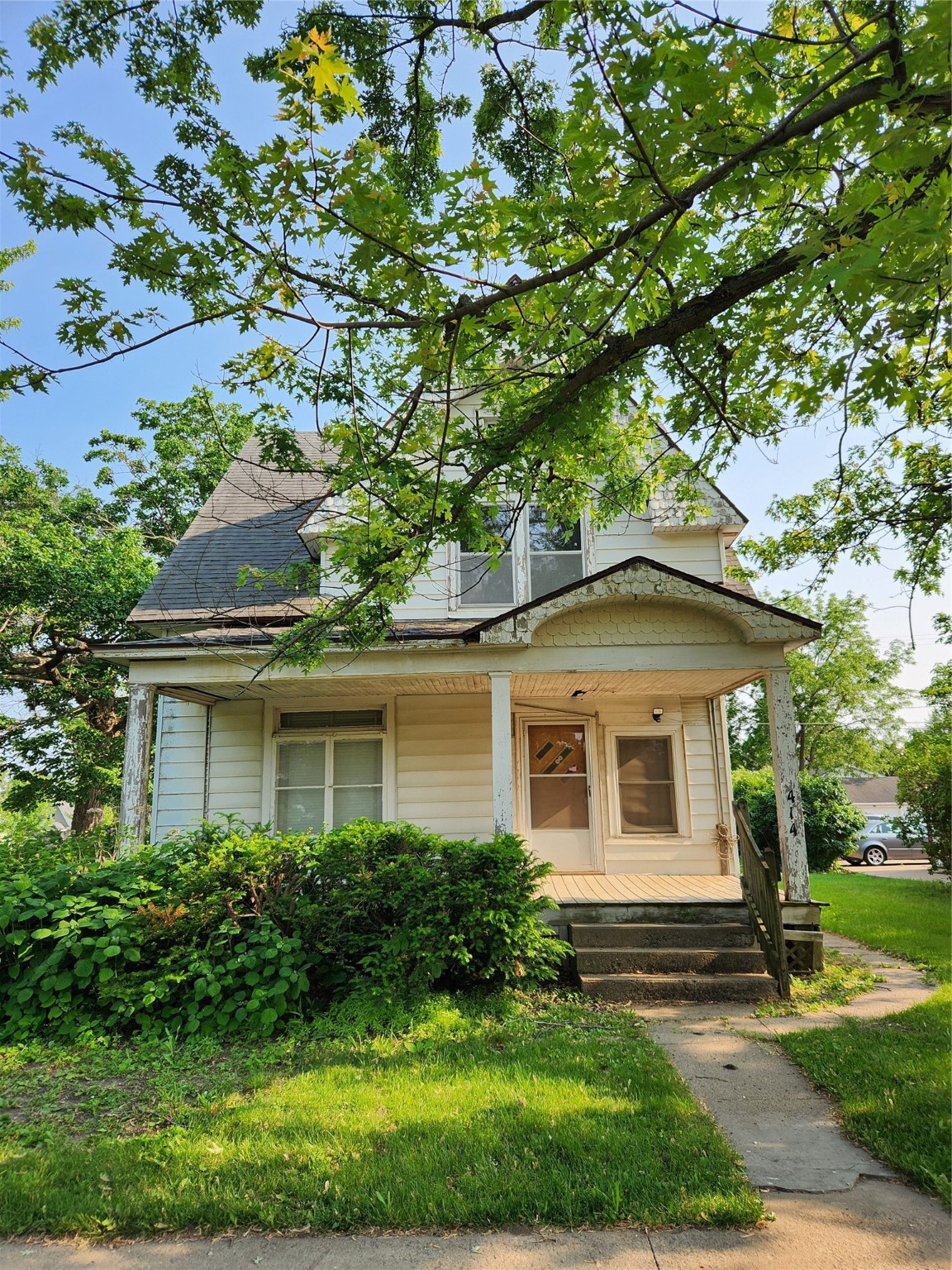414 E Robinson Street, Knoxville, Iowa image 2