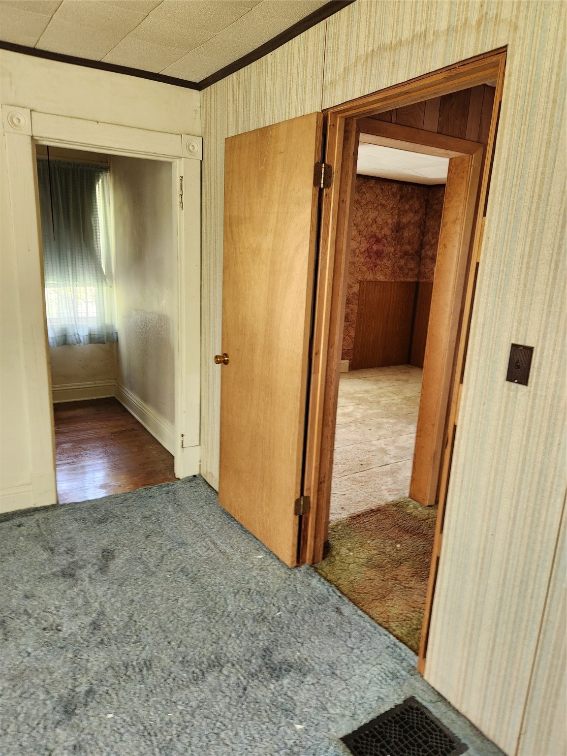 414 E Robinson Street, Knoxville, Iowa image 12