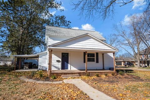 Homes For Sale - 217 N 6th Street<br/> Adel, IA 50003