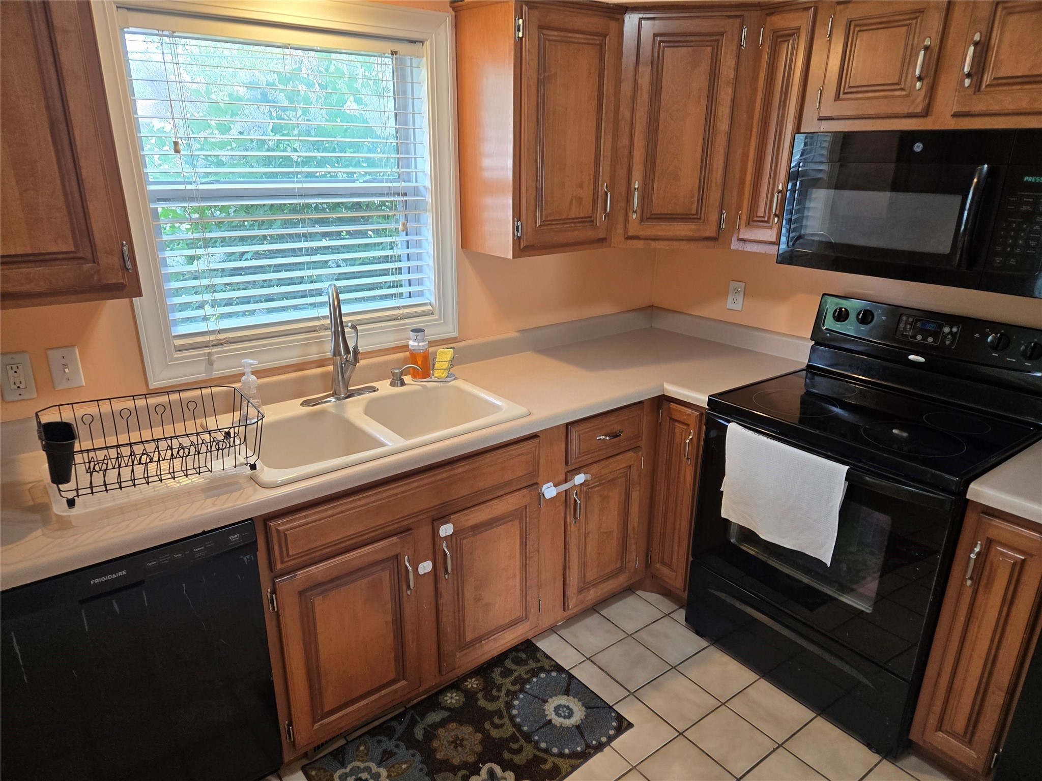 1735 Elmwood Drive, Bettendorf, Iowa image 5