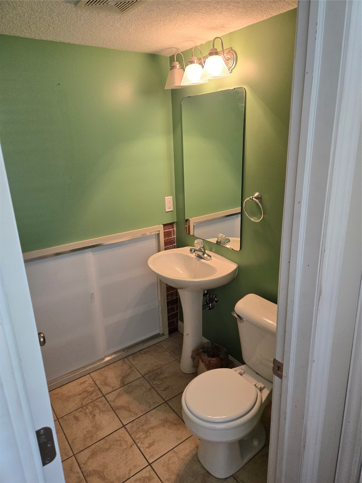 1735 Elmwood Drive, Bettendorf, Iowa image 16